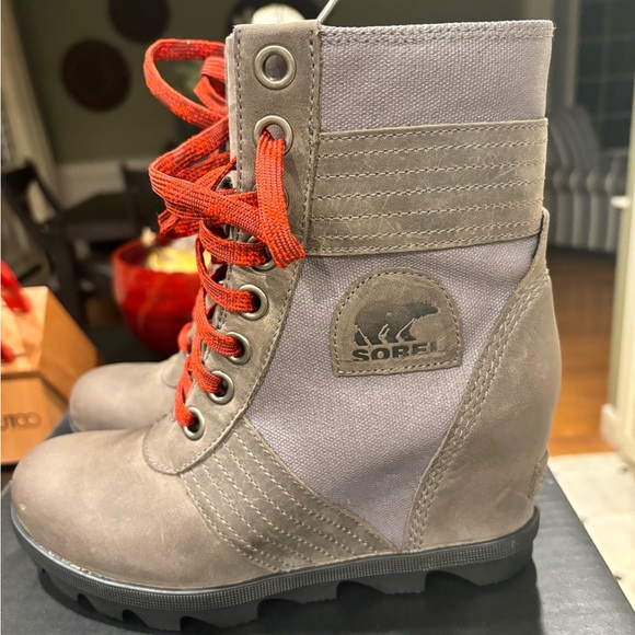 Sorel boots - Picture 3 of 9